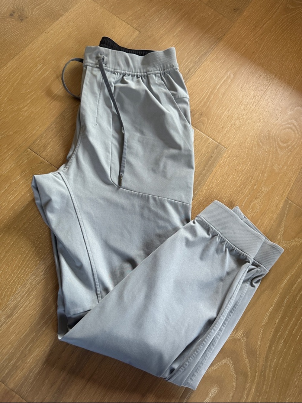 Lululemon Men's Light Gray Athletic Jogger Pants
